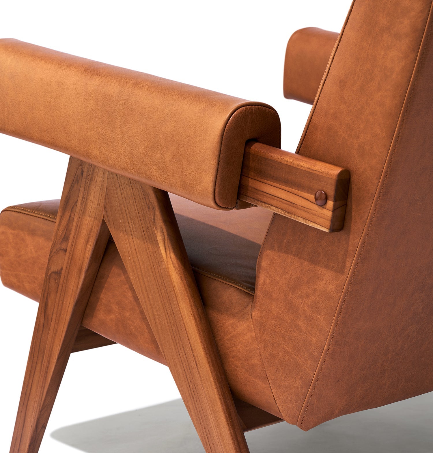 Débora Lounge Chair - Walnut & Caramel Leather